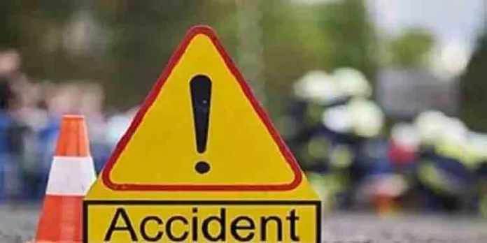 അമിതവേഗതയിലെത്തിയ ഓട്ടോറിക്ഷ ഇടിച്ച് ട്രാഫിക് പോലീസ് ഉദ്യോഗസ്ഥന് മരിച്ചു അമിതവേഗതയിലെത്തിയ ഓട്ടോറിക്ഷ ഇടിച്ച് ട്രാഫിക് പോലീസ് ഉദ്യോഗസ്ഥന് മരിച്ചു