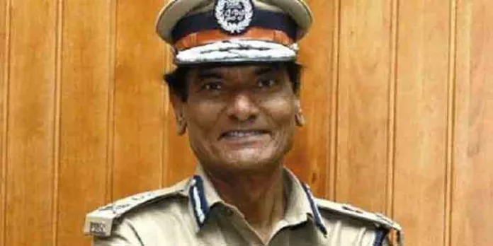 പീഡനക്കേസുകളില് പ്രതിയായ മലയന്കീഴ് മുന് സി.ഐ എ.വി സൈജുവിനെതിരേ ക്രൈംബ്രാഞ്ച് അന്വേഷണത്തിന് ഡി.ജി.പി ഉത്തരവിട്ടു പീഡനക്കേസുകളില് പ്രതിയായ മലയന്കീഴ് മുന് സി.ഐ എ.വി സൈജുവിനെതിരേ ക്രൈംബ്രാഞ്ച് അന്വേഷണത്തിന് ഡി.ജി.പി ഉത്തരവിട്ടു