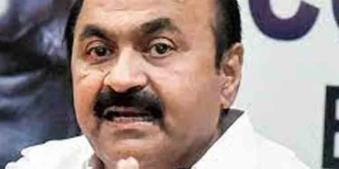 എസ്എഫ്ഐ നടപടി പുരോഗമന കേരളത്തിന് അപമാനം ; ഫാസിസ്റ്റ് കാലത്തെ ഓർമ്മിപ്പിക്കുന്നതെന്ന് വി ഡി സതീശൻ എസ്എഫ്ഐ നടപടി പുരോഗമന കേരളത്തിന് അപമാനം ; ഫാസിസ്റ്റ് കാലത്തെ ഓർമ്മിപ്പിക്കുന്നതെന്ന് വി ഡി സതീശൻ