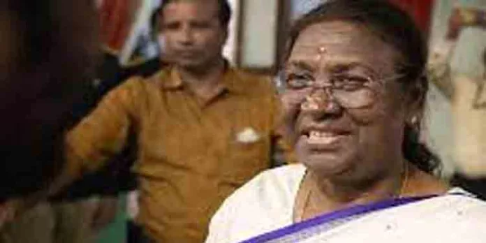 കേരള ലക്ഷ്യദ്വീപ് സന്ദര്ശനത്തിനൊരുങ്ങി ദ്രൗപതി മുര്മു ; ഈ മാസം 16, 17 തീയതികളിലാണ് രാഷ്ട്രപതി കേരളത്തിലെത്തുക കേരള ലക്ഷ്യദ്വീപ് സന്ദര്ശനത്തിനൊരുങ്ങി ദ്രൗപതി മുര്മു ; ഈ മാസം 16, 17 തീയതികളിലാണ് രാഷ്ട്രപതി കേരളത്തിലെത്തുക