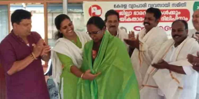 കേരള വ്യാപാരി വ്യവസായി സമിതി തകഴി ഏരിയ കമ്മിറ്റിയുടെ നേതൃത്വത്തിൽ സ്വീകരണം നല്കി കേരള വ്യാപാരി വ്യവസായി സമിതി തകഴി ഏരിയ കമ്മിറ്റിയുടെ നേതൃത്വത്തിൽ സ്വീകരണം നല്കി