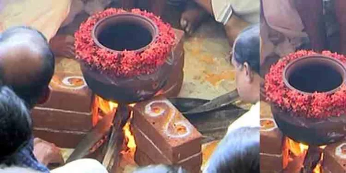 ദേവീസ്തുതികളും മന്ത്രങ്ങളും നിറഞ്ഞ ഭക്തി നിര്ഭരമായ അന്തരീക്ഷത്തില് പണ്ടാര അടുപ്പില് അഗ്നി പകര്ന്നു ദേവീസ്തുതികളും മന്ത്രങ്ങളും നിറഞ്ഞ ഭക്തി നിര്ഭരമായ അന്തരീക്ഷത്തില് പണ്ടാര അടുപ്പില് അഗ്നി പകര്ന്നു