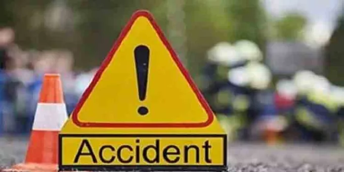 തേനിയില് വാഹനാപകടത്തില് രണ്ട് മലയാളികള് മരിച്ചു തേനിയില് വാഹനാപകടത്തില് രണ്ട് മലയാളികള് മരിച്ചു