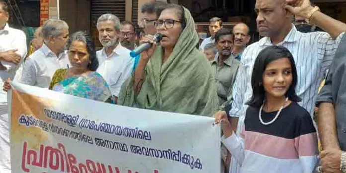 കുടിവെള്ള വിതരണത്തിലെ അപാകതകള് പരിഹരിക്കുക : വാടാനപ്പള്ളി മണ്ഡലം കോണ്ഗ്രസ്സ് കമ്മറ്റി പ്രതിഷേധ ധര്ണ്ണ നടത്തി കുടിവെള്ള വിതരണത്തിലെ അപാകതകള് പരിഹരിക്കുക : വാടാനപ്പള്ളി മണ്ഡലം കോണ്ഗ്രസ്സ് കമ്മറ്റി പ്രതിഷേധ ധര്ണ്ണ നടത്തി
