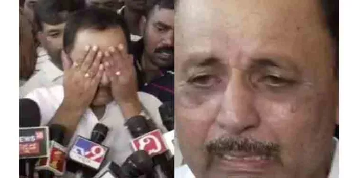 കോടികളുണ്ടാക്കിയത് അടയ്ക്കാ കൃഷിയിലൂടെ, തന്റെ മകന് നിരപരാധിയാണ് ; മാധ്യമങ്ങള്ക്ക് മുന്നില് പൊട്ടിക്കരഞ്ഞ് ബി.ജെ.പി. എം.എല്.എ. കോടികളുണ്ടാക്കിയത് അടയ്ക്കാ കൃഷിയിലൂടെ, തന്റെ മകന് നിരപരാധിയാണ് ; മാധ്യമങ്ങള്ക്ക് മുന്നില് പൊട്ടിക്കരഞ്ഞ് ബി.ജെ.പി. എം.എല്.എ.