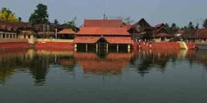 അമ്പാടിയില് ഇനി അരങ്ങുണരും… അമ്പലപ്പുഴ ശ്രീകൃഷ്ണക്ഷേത്രത്തിലെ 10 ദിവസം നീണ്ടു നില്ക്കുന്ന ഉത്സവത്തിന് ഇന്ന് കൊടിയേറും അമ്പാടിയില് ഇനി അരങ്ങുണരും… അമ്പലപ്പുഴ ശ്രീകൃഷ്ണക്ഷേത്രത്തിലെ 10 ദിവസം നീണ്ടു നില്ക്കുന്ന ഉത്സവത്തിന് ഇന്ന് കൊടിയേറും
