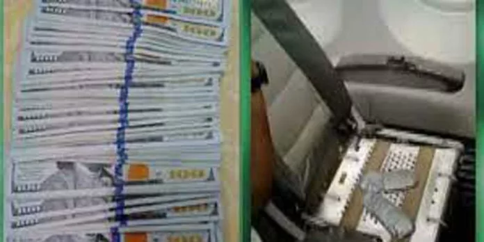 കരിപ്പൂർ വിമാനത്താവളത്തിലൂടെ കടത്തുവാൻ ശ്രമിച്ച മൂന്നേ കാൽ കിലോ സ്വർണവും 15 ലക്ഷം രൂപയുടെ വിദേശ കറൻസിയും കസ്റ്റoസ് പിടികൂടി കരിപ്പൂർ വിമാനത്താവളത്തിലൂടെ കടത്തുവാൻ ശ്രമിച്ച മൂന്നേ കാൽ കിലോ സ്വർണവും 15 ലക്ഷം രൂപയുടെ വിദേശ കറൻസിയും കസ്റ്റoസ് പിടികൂടി