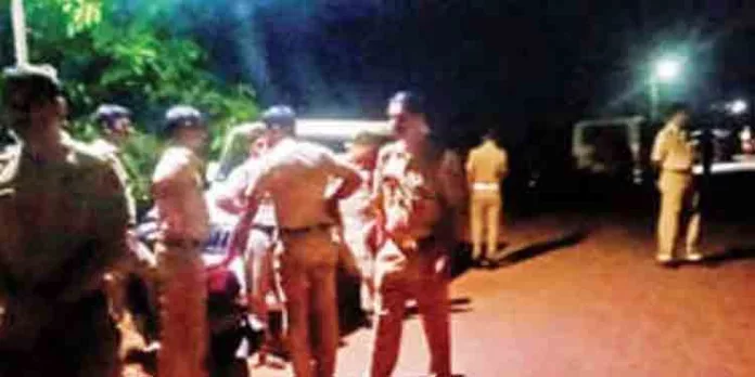 മരിച്ച യുവാവിനെ അനുഭാവിയാക്കാനായി സി.പി.എമ്മും ബി.ജെ.പിയും തമ്മില് മരണവീട്ടില് കൂട്ടത്തല്ല് മരിച്ച യുവാവിനെ അനുഭാവിയാക്കാനായി സി.പി.എമ്മും ബി.ജെ.പിയും തമ്മില് മരണവീട്ടില് കൂട്ടത്തല്ല്