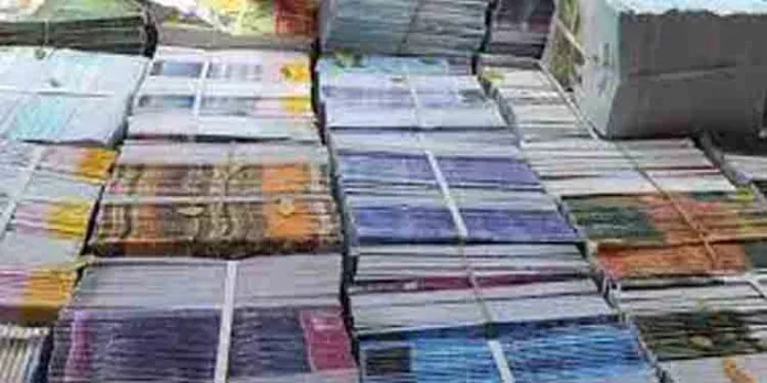 സംസ്ഥാനത്തെ പാഠപുസ്തക അച്ചടിയില് 35 കോടി രൂപയുടെ സാമ്പത്തിക ക്രമക്കേട് നടന്നതായി ആരോപണം സംസ്ഥാനത്തെ പാഠപുസ്തക അച്ചടിയില് 35 കോടി രൂപയുടെ സാമ്പത്തിക ക്രമക്കേട് നടന്നതായി ആരോപണം