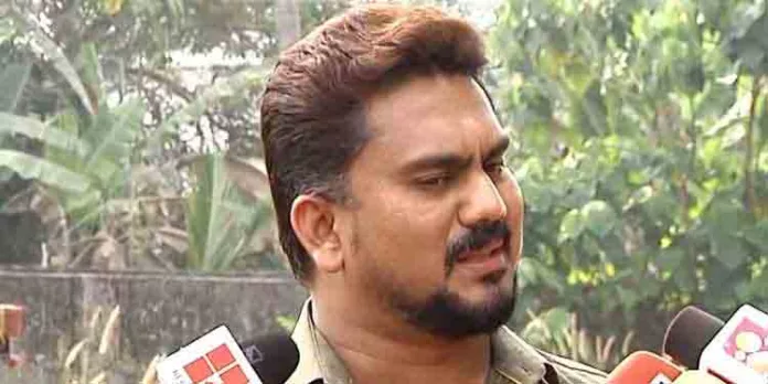 ഭീണിപ്പെടുത്തിയെന്ന സ്വപ്നയുടെ പരാതിയില് വിജേഷ് പിള്ളയ്ക്കെതിരെ കേസെടുത്തു ഭീണിപ്പെടുത്തിയെന്ന സ്വപ്നയുടെ പരാതിയില് വിജേഷ് പിള്ളയ്ക്കെതിരെ കേസെടുത്തു