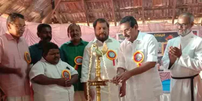 പഴവങ്ങാടി സിഎംഎസ് യുപി സ്കൂളിൽ നടന്ന പൂർവ്വ വിദ്യാർത്ഥി സംഗമവും സ്കൂൾ ശതാബ്ദി പ്രൊജക്റ്റ് ഉദ്ഘാടനവും നടന്നു പഴവങ്ങാടി സിഎംഎസ് യുപി സ്കൂളിൽ നടന്ന പൂർവ്വ വിദ്യാർത്ഥി സംഗമവും സ്കൂൾ ശതാബ്ദി പ്രൊജക്റ്റ് ഉദ്ഘാടനവും നടന്നു
