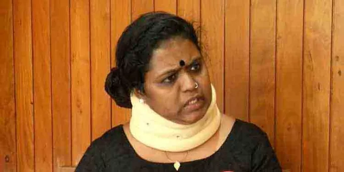 എസ്എഫ്ഐക്കാര് ആക്രമിച്ചു ; 10 മണിക്കൂര് പൂട്ടിയിട്ടു : അധ്യാപിക എസ്എഫ്ഐക്കാര് ആക്രമിച്ചു ; 10 മണിക്കൂര് പൂട്ടിയിട്ടു : അധ്യാപിക