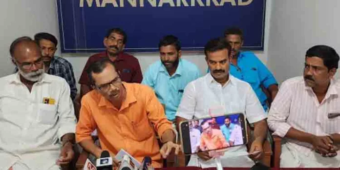 പാസുകള് പുതുക്കി നല്കുന്നതിന് ജിയോളജി വകുപ്പ് തയ്യാറാകുന്നില്ല ; വില വര്ദ്ധനവും ക്ഷാമവും നേരിടുന്നതായി മണ്ണാര്ക്കാട് താലൂക്ക് ടിപ്പര് ഓണേഴ്സ് ആന്ഡ് ഡ്രൈവേഴ്സ് അസോസിയേഷന് പാസുകള് പുതുക്കി നല്കുന്നതിന് ജിയോളജി വകുപ്പ് തയ്യാറാകുന്നില്ല ; വില വര്ദ്ധനവും ക്ഷാമവും നേരിടുന്നതായി മണ്ണാര്ക്കാട് താലൂക്ക് ടിപ്പര് ഓണേഴ്സ് ആന്ഡ് ഡ്രൈവേഴ്സ് അസോസിയേഷന്