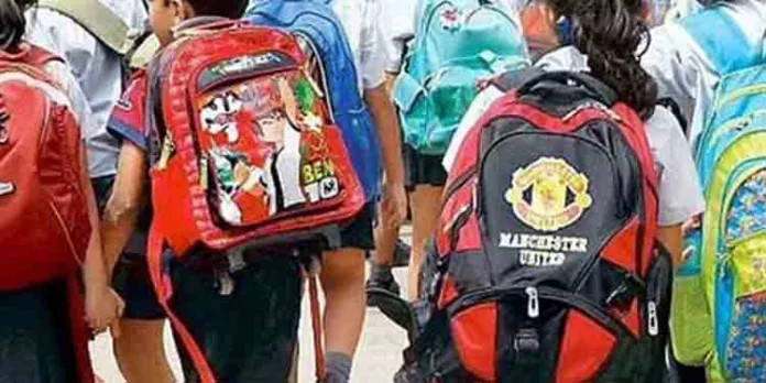 അധ്യായന വര്ഷം അവസാനിക്കുന്നതിന് മുന്പ് അടുത്ത വര്ഷത്തേക്കുള്ള യൂണിഫോമുകള് വിതരണം ചെയ്യുo അധ്യായന വര്ഷം അവസാനിക്കുന്നതിന് മുന്പ് അടുത്ത വര്ഷത്തേക്കുള്ള യൂണിഫോമുകള് വിതരണം ചെയ്യുo