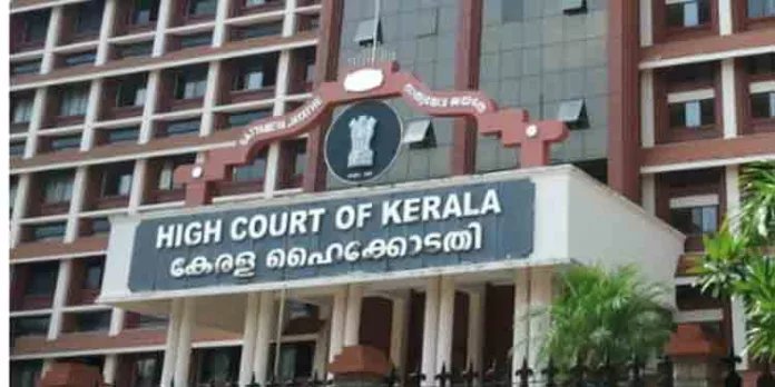 ടോള് പ്ലാസയിലെ വാഹന നിര നൂറു മീറ്ററിലേറെ നീണ്ടാല് ടോള് വാങ്ങാതെ വാഹനങ്ങള് കടത്തിവിടണo ; ഹൈക്കോടതി ടോള് പ്ലാസയിലെ വാഹന നിര നൂറു മീറ്ററിലേറെ നീണ്ടാല് ടോള് വാങ്ങാതെ വാഹനങ്ങള് കടത്തിവിടണo ; ഹൈക്കോടതി