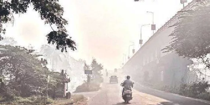 കൊച്ചിയിൽ കഴിഞ്ഞ ദിവസത്തേക്കാൾ പുക രൂക്ഷം കൊച്ചിയിൽ കഴിഞ്ഞ ദിവസത്തേക്കാൾ പുക രൂക്ഷം
