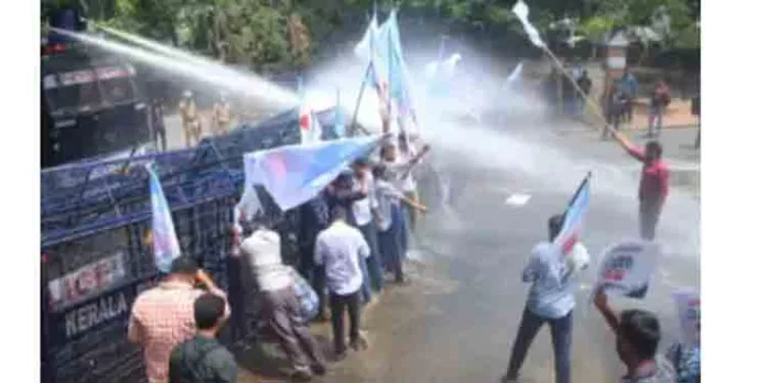 ന്യൂനപക്ഷ വിഭാഗങ്ങള്ക്ക് വേണ്ടത് നീതിയാണ് : നജീബ് കാന്തപുരം ന്യൂനപക്ഷ വിഭാഗങ്ങള്ക്ക് വേണ്ടത് നീതിയാണ് : നജീബ് കാന്തപുരം