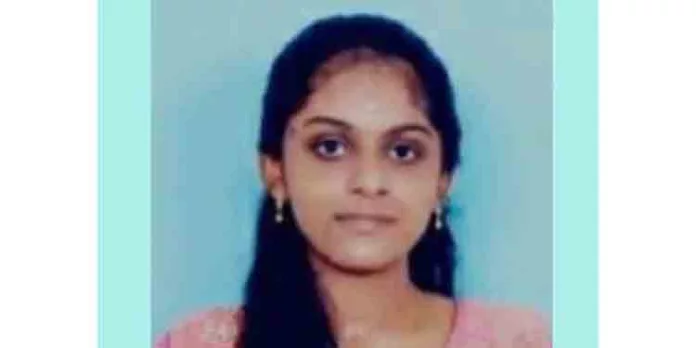 പ്ലസ് ടു വിദ്യാര്ഥിനിയെ കിടപ്പുമുറിയില് ദുരൂഹ സാഹചര്യത്തില് മരിച്ച നിലയില് കണ്ടെത്തി പ്ലസ് ടു വിദ്യാര്ഥിനിയെ കിടപ്പുമുറിയില് ദുരൂഹ സാഹചര്യത്തില് മരിച്ച നിലയില് കണ്ടെത്തി
