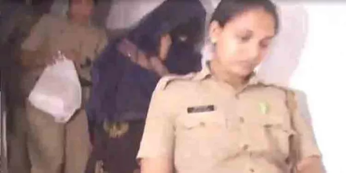 ദമ്പതികളെന്ന വ്യാജേന വീട് വാടകയ്ക്കെടുത്ത് ലഹരിവില്പന ; നടിഅറസ്റ്റില് ദമ്പതികളെന്ന വ്യാജേന വീട് വാടകയ്ക്കെടുത്ത് ലഹരിവില്പന ; നടിഅറസ്റ്റില്