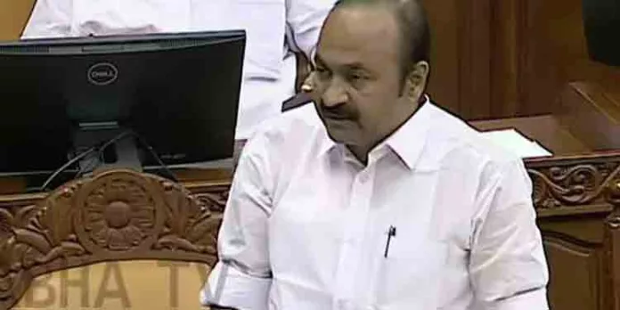 മുഖ്യമന്ത്രിയുടെ ധിക്കാരത്തിന് മുന്നില് തലകുനിയ്ക്കില്ല : വിഡി സതീശന് മുഖ്യമന്ത്രിയുടെ ധിക്കാരത്തിന് മുന്നില് തലകുനിയ്ക്കില്ല : വിഡി സതീശന്