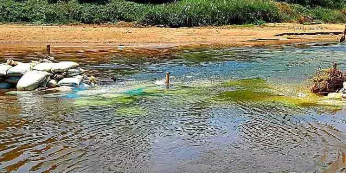ജല അതോറിറ്റി അങ്ങാടി ശുദ്ധജല വിതരണ പദ്ധതി ; പമ്പാനദിയില് നിര്മ്മിച്ച തടയണ സാമൂഹ്യ വിരുദ്ധർ തകർത്തു ജല അതോറിറ്റി അങ്ങാടി ശുദ്ധജല വിതരണ പദ്ധതി ; പമ്പാനദിയില് നിര്മ്മിച്ച തടയണ സാമൂഹ്യ വിരുദ്ധർ തകർത്തു