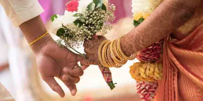 അവിവാഹിതരേക്കാള് വിവാഹിതരായവരുടെ ആയുസ് കൂടുമെന്ന് പഠനം അവിവാഹിതരേക്കാള് വിവാഹിതരായവരുടെ ആയുസ് കൂടുമെന്ന് പഠനം