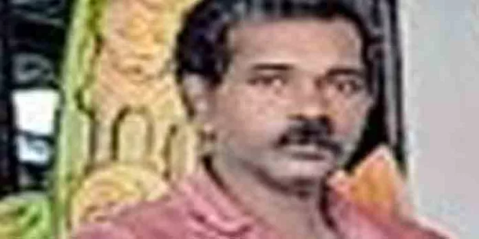 നടരാജ വിഗ്രഹവും അനന്തശയനവും തടിയിൽ കൊത്തിയെടുത്ത് ഓമനക്കുട്ടനും സംഘവും നടരാജ വിഗ്രഹവും അനന്തശയനവും തടിയിൽ കൊത്തിയെടുത്ത് ഓമനക്കുട്ടനും സംഘവും
