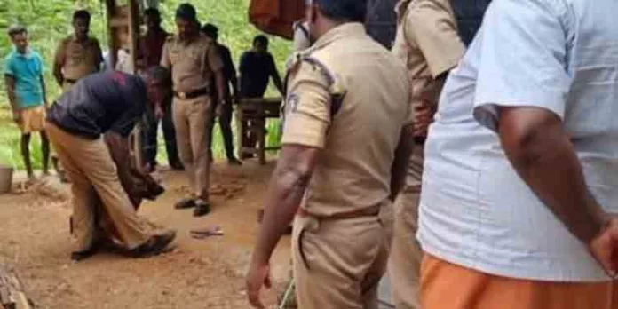 കുമ്പഴ വെട്ടൂരിൽ രണ്ട് വീടുകളിൽ കവർച്ച : സ്വർണവും പണവും അപഹരിച്ചു കുമ്പഴ വെട്ടൂരിൽ രണ്ട് വീടുകളിൽ കവർച്ച : സ്വർണവും പണവും അപഹരിച്ചു