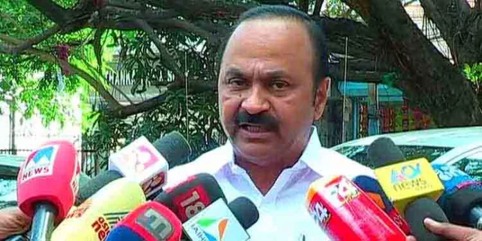 രാഹുല് ഗാന്ധിക്ക് പിന്തുണ പ്രഖ്യാപിച്ചിട്ട് പ്രതിഷേധക്കാരെ തല്ലിയൊതുക്കുന്നു: വി.ഡി.സതീശന് രാഹുല് ഗാന്ധിക്ക് പിന്തുണ പ്രഖ്യാപിച്ചിട്ട് പ്രതിഷേധക്കാരെ തല്ലിയൊതുക്കുന്നു: വി.ഡി.സതീശന്
