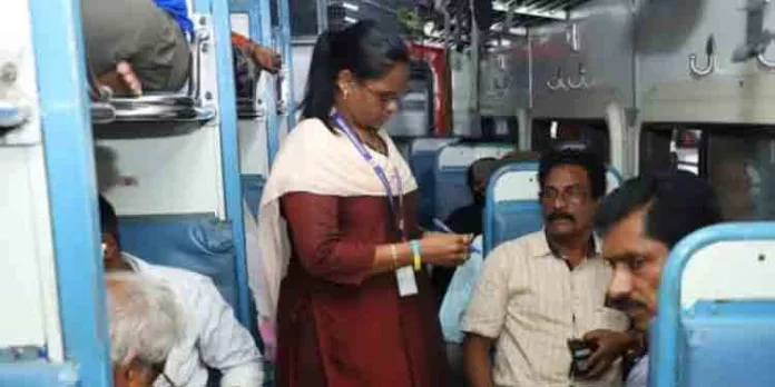 യാത്രക്കാരിൽ നിന്ന് ഒരു കോടി രൂപ പിഴ ഇനത്തിൽ സമാഹരിച്ച ആദ്യ വനിതാ ടിക്കറ്റ് ചെക്കിംഗ് സ്റ്റാഫിന് അഭിനന്ദനുമായി റെയിൽവേ മന്ത്രാലയം യാത്രക്കാരിൽ നിന്ന് ഒരു കോടി രൂപ പിഴ ഇനത്തിൽ സമാഹരിച്ച ആദ്യ വനിതാ ടിക്കറ്റ് ചെക്കിംഗ് സ്റ്റാഫിന് അഭിനന്ദനുമായി റെയിൽവേ മന്ത്രാലയം