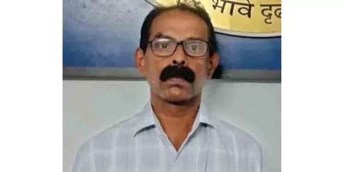 പ്ലസ്ടു വിദ്യാര്ഥിനിക്ക് അശ്ലീല സന്ദേശങ്ങള് അയച്ച സ്കൂള് പ്രിന്സിപ്പല് അറസ്റ്റില് പ്ലസ്ടു വിദ്യാര്ഥിനിക്ക് അശ്ലീല സന്ദേശങ്ങള് അയച്ച സ്കൂള് പ്രിന്സിപ്പല് അറസ്റ്റില്