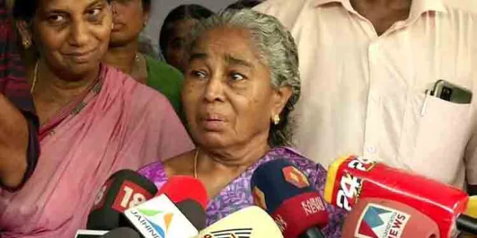 ഹില്പാലസ് പോലീസ് സ്റ്റേഷനില് മനോഹരന് കുഴഞ്ഞുവീണ് മരിച്ചത് കസ്റ്റഡി മര്ദനംമൂലമെന്ന് ആവര്ത്തിച്ച് കുടുംബം ഹില്പാലസ് പോലീസ് സ്റ്റേഷനില് മനോഹരന് കുഴഞ്ഞുവീണ് മരിച്ചത് കസ്റ്റഡി മര്ദനംമൂലമെന്ന് ആവര്ത്തിച്ച് കുടുംബം