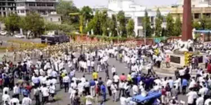 രാജസ്ഥാനിൽ ആരോഗ്യാവകാശ ബില്ലിനെതിരെ സർക്കാർ ഡോക്ടർമാരും സമരമുഖത്തേക്ക് രാജസ്ഥാനിൽ ആരോഗ്യാവകാശ ബില്ലിനെതിരെ സർക്കാർ ഡോക്ടർമാരും സമരമുഖത്തേക്ക്