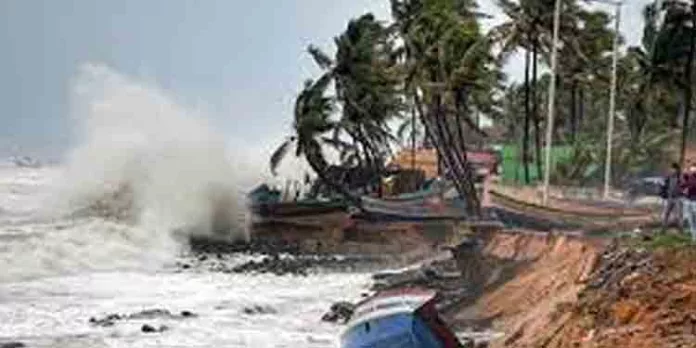 കേരള തീരത്ത് നാളെ രാത്രി വരെ ഉയര്ന്ന തിരമാലയ്ക്കും കടലാക്രമണത്തിനും സാധ്യത – മുന്നറിയിപ്പ് കേരള തീരത്ത് നാളെ രാത്രി വരെ ഉയര്ന്ന തിരമാലയ്ക്കും കടലാക്രമണത്തിനും സാധ്യത – മുന്നറിയിപ്പ്