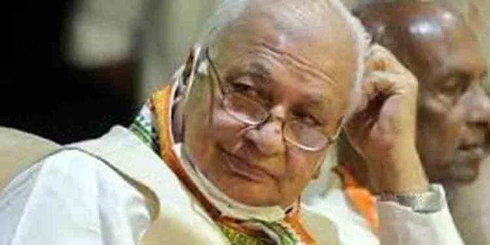 ഗവര്ണറുടെ നാണംകെട്ട കീഴടങ്ങല്, പുറത്താക്കാന് നോട്ടീസ് നല്കിയ വ്യക്തിയും സര്ക്കാരിന്റെ പുതിയ വിസി പാനലില് ഗവര്ണറുടെ നാണംകെട്ട കീഴടങ്ങല്, പുറത്താക്കാന് നോട്ടീസ് നല്കിയ വ്യക്തിയും സര്ക്കാരിന്റെ പുതിയ വിസി പാനലില്