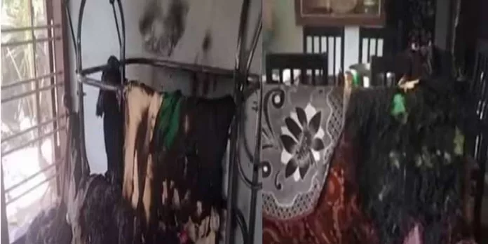 കാട്ടാക്കടയില് മൂന്നംഗ കുടുംബത്തെ വീട്ടിനുള്ളിലിട്ട് ചുട്ടുകൊല്ലാന് ശ്രമം കാട്ടാക്കടയില് മൂന്നംഗ കുടുംബത്തെ വീട്ടിനുള്ളിലിട്ട് ചുട്ടുകൊല്ലാന് ശ്രമം