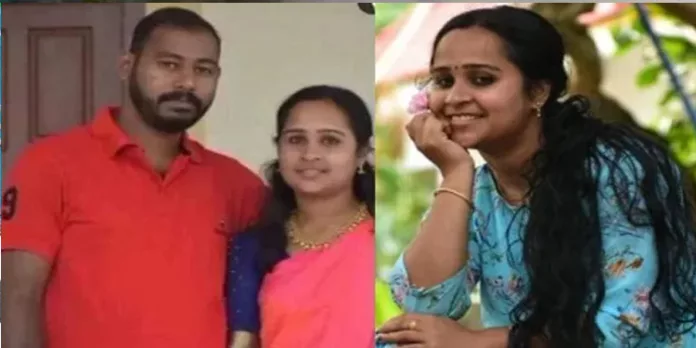 മദ്യലഹരിയിലാണ് അനുമോളെ കൊന്നു കട്ടിലിനടിയില് തള്ളിയത് ; വിജേഷിന്റെ ചോദ്യം ചെയ്യല് തുടരുന്നു മദ്യലഹരിയിലാണ് അനുമോളെ കൊന്നു കട്ടിലിനടിയില് തള്ളിയത് ; വിജേഷിന്റെ ചോദ്യം ചെയ്യല് തുടരുന്നു