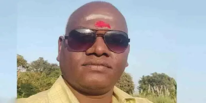 ഭീഷണിപ്പെടുത്തി വൈദികനിൽ നിന്ന് 25 ലക്ഷം ആവശ്യപ്പെട്ടു ; വി.എച്ച്.പി നേതാവ് അറസ്റ്റിൽ ഭീഷണിപ്പെടുത്തി വൈദികനിൽ നിന്ന് 25 ലക്ഷം ആവശ്യപ്പെട്ടു ; വി.എച്ച്.പി നേതാവ് അറസ്റ്റിൽ