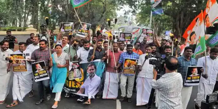 രാഹുലിനെതിരായ വിധിയില് പ്രതിഷേധം ; എംപിമാരെ അറസ്റ്റ് ചെയ്ത് നീക്കി രാഹുലിനെതിരായ വിധിയില് പ്രതിഷേധം ; എംപിമാരെ അറസ്റ്റ് ചെയ്ത് നീക്കി