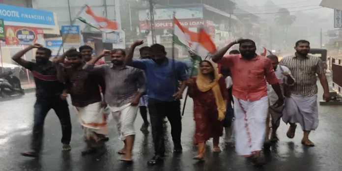 രാഹുല് ഗാന്ധിയെ അയോഗ്യനാക്കിയ നടപടി ; കോന്നിയില് പ്രതിഷേധ പ്രകടനം നടത്തി രാഹുല് ഗാന്ധിയെ അയോഗ്യനാക്കിയ നടപടി ; കോന്നിയില് പ്രതിഷേധ പ്രകടനം നടത്തി