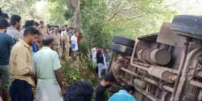 കോഴിക്കോട് മാവൂരിൽ ബസ് ബൈക്കിലിടിച്ച് മറിഞ്ഞ് അപകടം ; ബൈക്ക് യാത്രികന് ദാരൂണാന്ത്യം കോഴിക്കോട് മാവൂരിൽ ബസ് ബൈക്കിലിടിച്ച് മറിഞ്ഞ് അപകടം ; ബൈക്ക് യാത്രികന് ദാരൂണാന്ത്യം