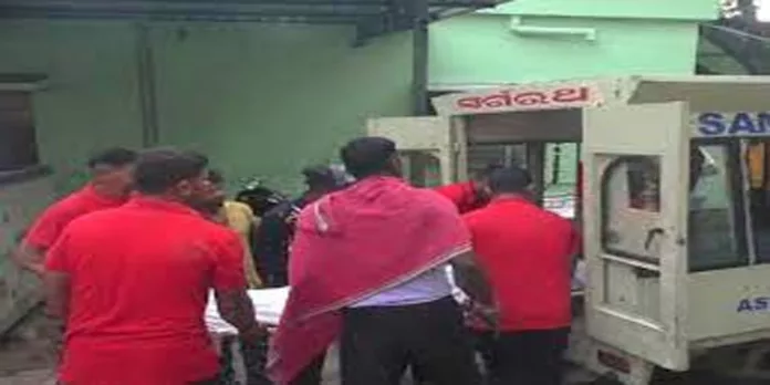 കാര് കനാലിലേക്ക് മറിഞ്ഞ് ഒഡിഷയില് ഏഴുമരണം കാര് കനാലിലേക്ക് മറിഞ്ഞ് ഒഡിഷയില് ഏഴുമരണം