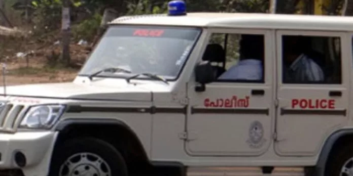 സിപിഎം നേതാവിന്റെ വീട്ടിൽ ആക്രമണം ; പോലീസ് അന്വേഷണം ആരംഭിച്ചു സിപിഎം നേതാവിന്റെ വീട്ടിൽ ആക്രമണം ; പോലീസ് അന്വേഷണം ആരംഭിച്ചു