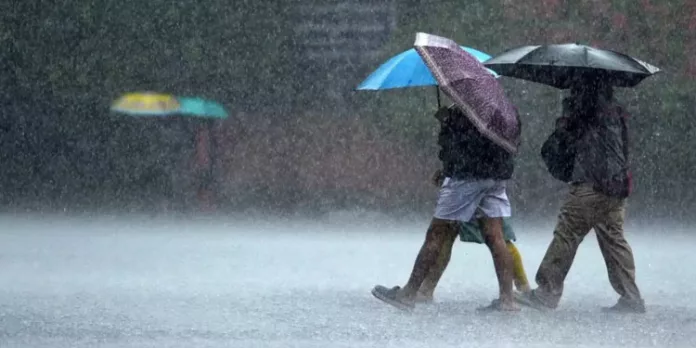 കനത്ത മഴ ; തിരുവനന്തപുരത്ത് മലയോര – തീരദേശ യാത്രകൾക്ക് വിലക്ക് കനത്ത മഴ ; തിരുവനന്തപുരത്ത് മലയോര – തീരദേശ യാത്രകൾക്ക് വിലക്ക്