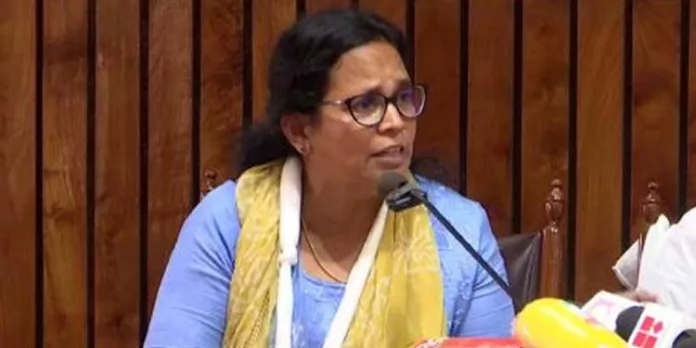 കെകെ രമക്കെതിരായ അപവാദപ്രചരണം ; മാനനഷ്ടത്തിന് കേസ് കൊടുക്കാന് ആര്എംപി കെകെ രമക്കെതിരായ അപവാദപ്രചരണം ; മാനനഷ്ടത്തിന് കേസ് കൊടുക്കാന് ആര്എംപി