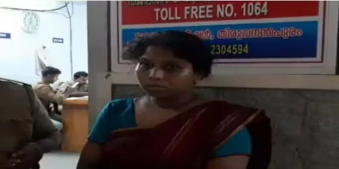 വര്ക്കലയില് വീട്ടുകാരറിയാതെ സ്വര്ണം മോഷ്ടിച്ച വീട്ടുജോലിക്കാരി അറസ്റ്റില് വര്ക്കലയില് വീട്ടുകാരറിയാതെ സ്വര്ണം മോഷ്ടിച്ച വീട്ടുജോലിക്കാരി അറസ്റ്റില്