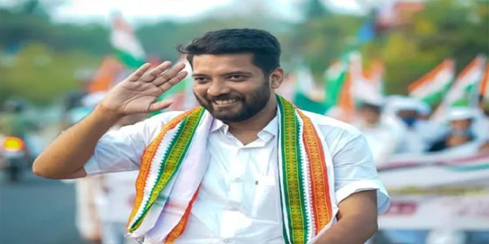 പാലക്കാട് യൂത്ത് കോണ്ഗ്രസില് ഷാഫി പറമ്പിലിനെതിരെ പടയൊരുക്കം പാലക്കാട് യൂത്ത് കോണ്ഗ്രസില് ഷാഫി പറമ്പിലിനെതിരെ പടയൊരുക്കം
