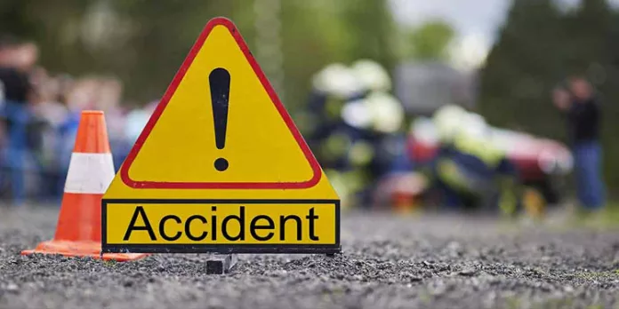 കൊല്ലത്ത് നാഷണൽ പെർമിറ്റ് ലോറി ഇടിച്ച് അന്യസംസ്ഥാന തൊഴിലാളിക്ക് ദാരുണാന്ത്യം കൊല്ലത്ത് നാഷണൽ പെർമിറ്റ് ലോറി ഇടിച്ച് അന്യസംസ്ഥാന തൊഴിലാളിക്ക് ദാരുണാന്ത്യം