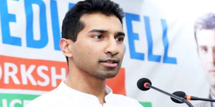 ‘ ഒരു വ്യക്തിയുടെ മണ്ടത്തരങ്ങളില് പാര്ട്ടി ശ്രദ്ധ കേന്ദ്രീകരിക്കരുത്’ ; രാഹുലിനെതിരെ എകെ ആന്റണിയുടെ മകന് ‘ ഒരു വ്യക്തിയുടെ മണ്ടത്തരങ്ങളില് പാര്ട്ടി ശ്രദ്ധ കേന്ദ്രീകരിക്കരുത്’ ; രാഹുലിനെതിരെ എകെ ആന്റണിയുടെ മകന്