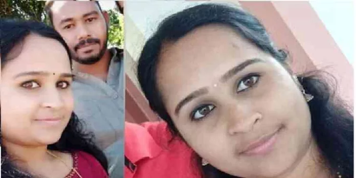 ‘ഞാൻ മടുത്തു, സമാധാനത്തോടെ ജീവിക്കാൻ അയാൾ അനുവദിക്കുന്നില്ല, എനിക്കിയാളെ വേണ്ട’ അനുമോൾ അയച്ച അവസാന സന്ദേശം ‘ഞാൻ മടുത്തു, സമാധാനത്തോടെ ജീവിക്കാൻ അയാൾ അനുവദിക്കുന്നില്ല, എനിക്കിയാളെ വേണ്ട’ അനുമോൾ അയച്ച അവസാന സന്ദേശം